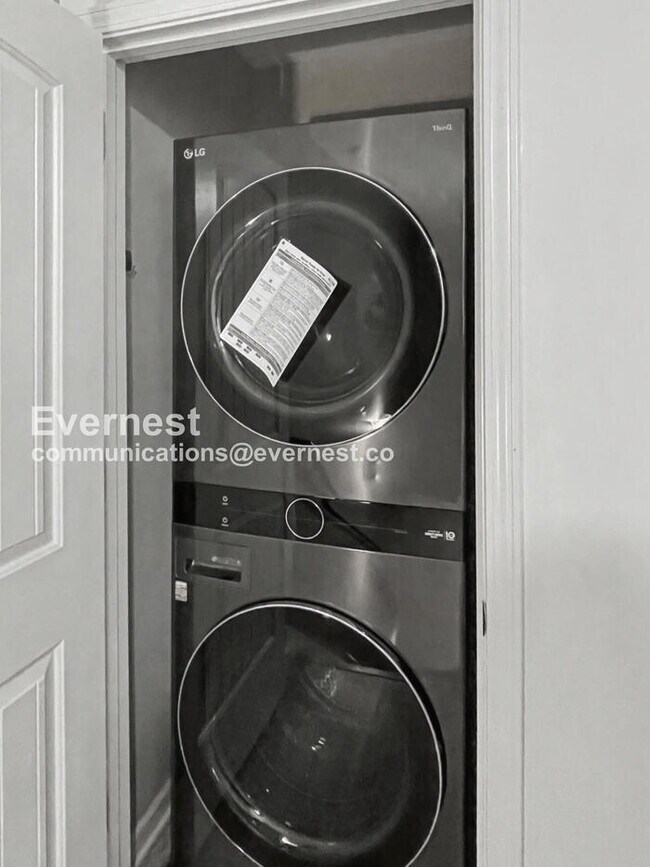 Building Photo - 1522 Sprucedale Dr