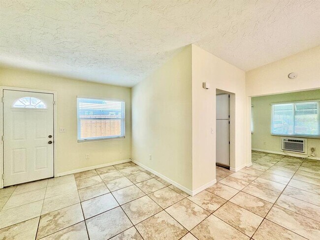 Building Photo - 533 Yelvington Ave