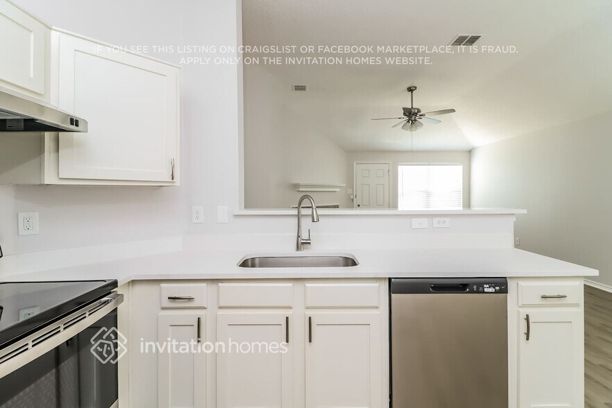 Building Photo - 920 McKavett Dr