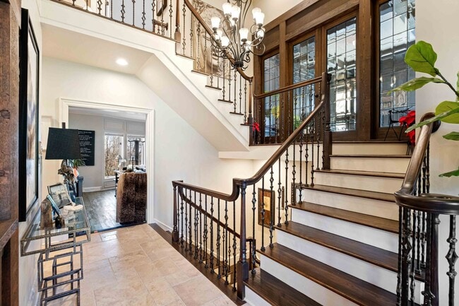 Building Photo - Fully-Furnished Luxurious Home in Nevillewood