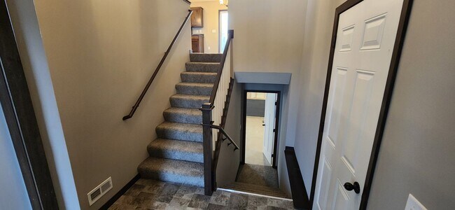 Building Photo - Great 3BR, 2BA St Francis Home Available 8/10!
