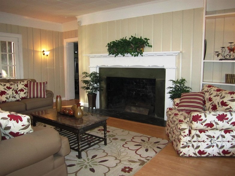 Living Area - Westchester Key Apartments