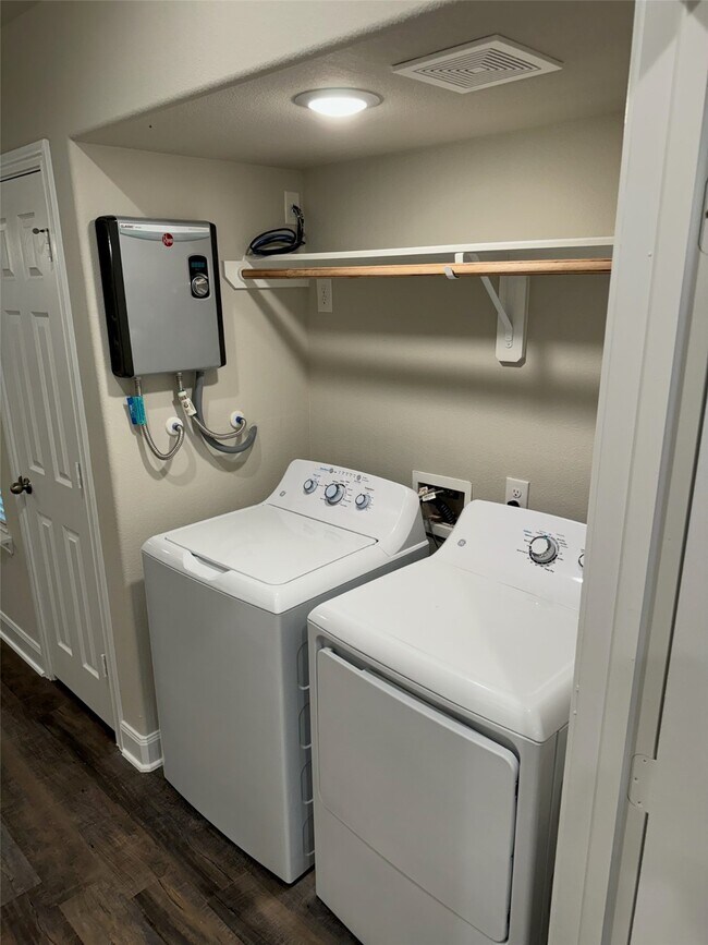 Building Photo - 10110 Barberry St