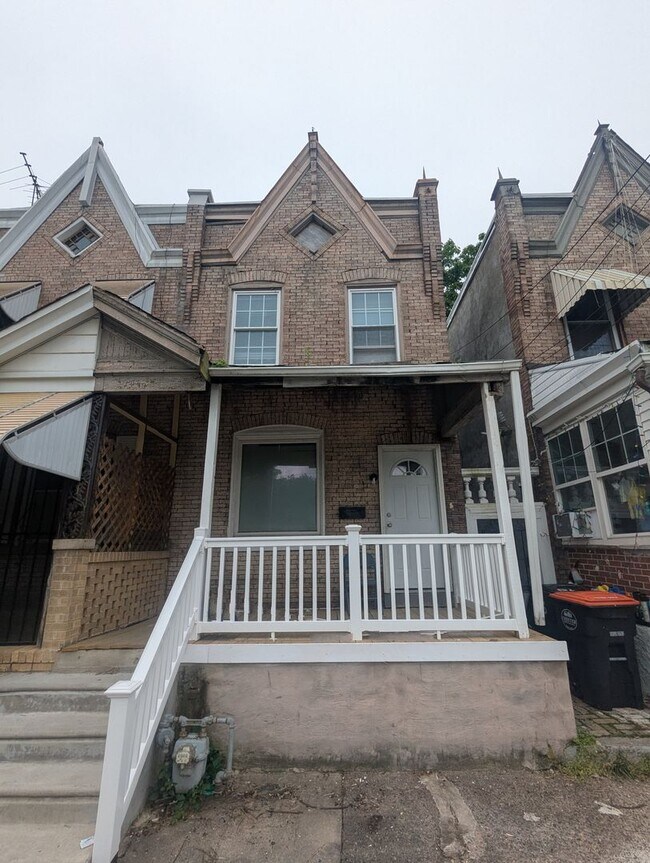 Primary Photo - 934 Potter St