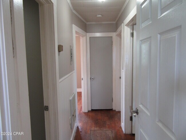 Building Photo - 1708 Louise Ave