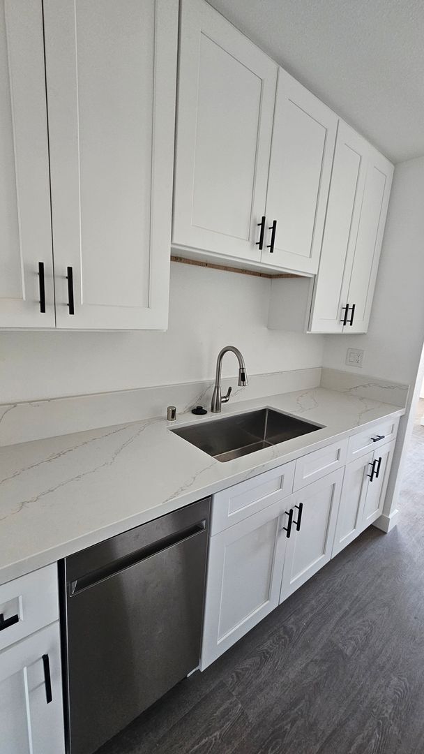 Building Photo - Beautiful 2BD 1.5BA Recently Remodeled Condo in Forest Park Plaza