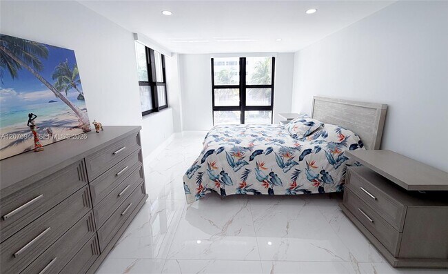 Building Photo - 1800 Collins Ave