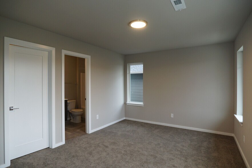 Building Photo - 23068 Alder Ln SE
