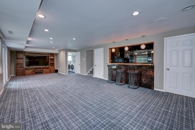 Building Photo - 1717 Country Club Dr