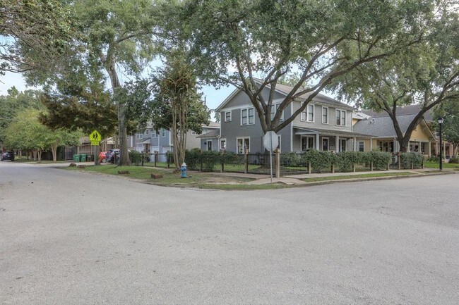 Building Photo - 3406 Norhill Blvd