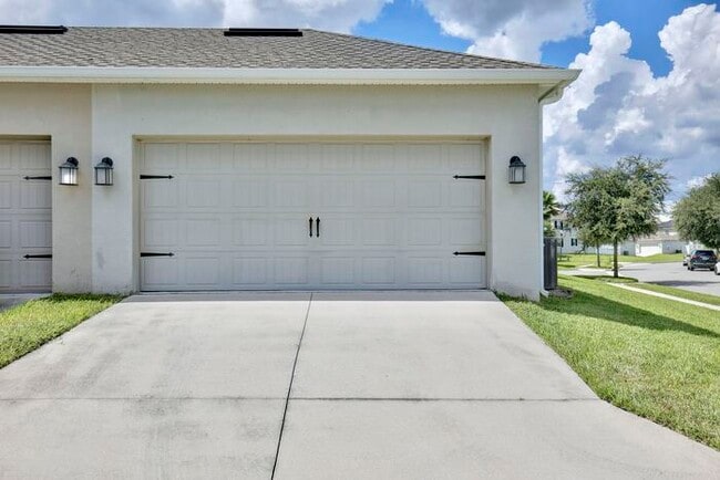 Building Photo - Former Model Townhome for Rent – Winter Ga...
