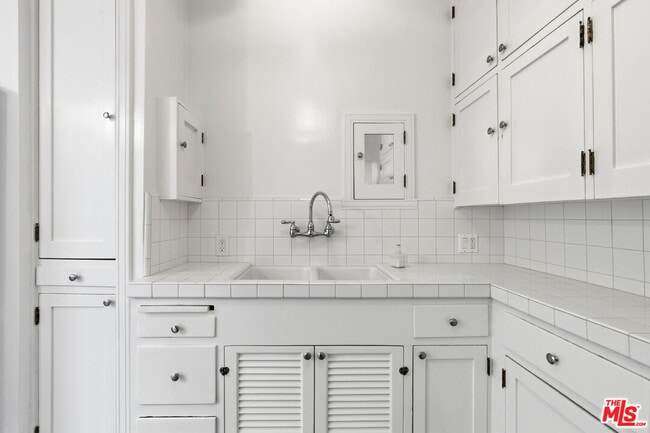 Building Photo - 7261 Waring Ave