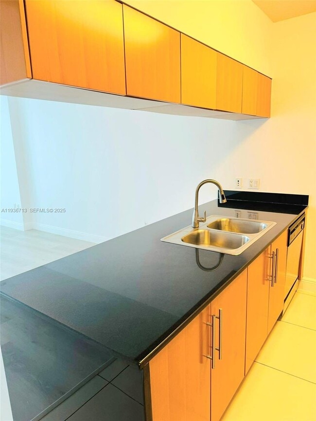 Building Photo - 1750 N Bayshore Dr