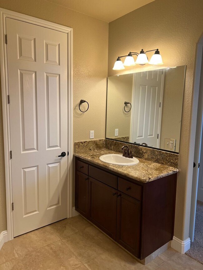 Building Photo - Beautiful Family Home