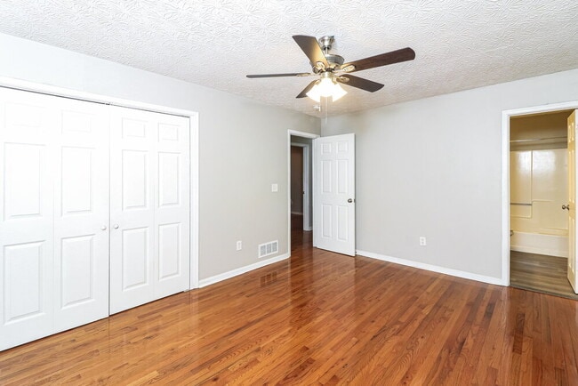 Building Photo - 249 Castleair Dr NE