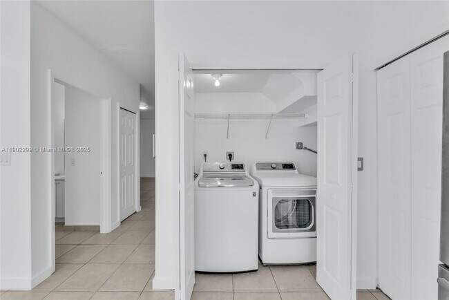 Building Photo - 1530 SE 31st Ct