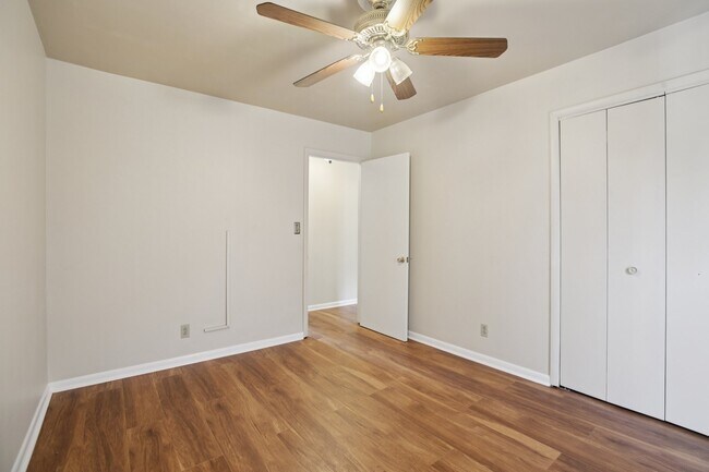 Building Photo - 8024 Regency Dr