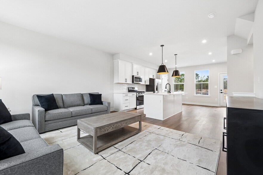Building Photo - 473 Wild Poppy Dr