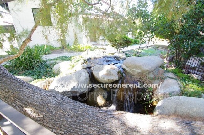 Building Photo - 6255 Canoga Ave