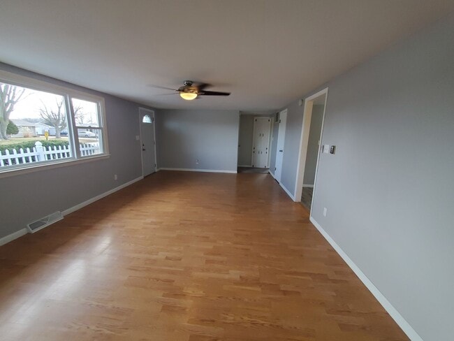 Building Photo - 2 Bedroom House  in Silvis