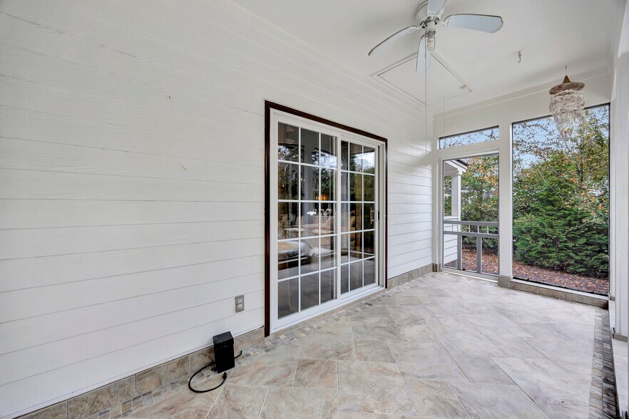 Building Photo - 11 Tillinghast Cir
