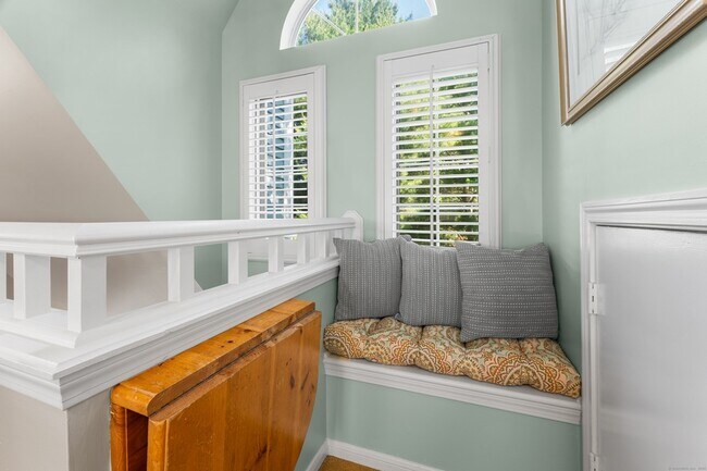 Building Photo - 2124 Old Pond Ln