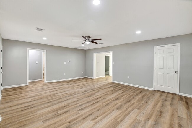 Building Photo - 908 Thomas Ave