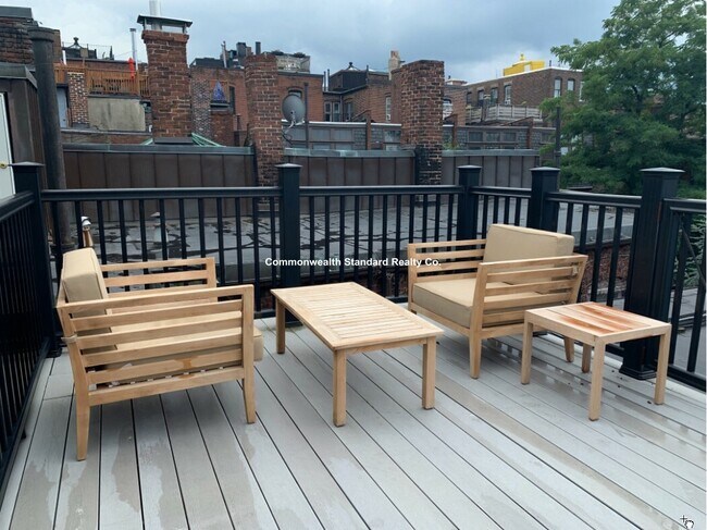 Building Photo - 33 Anderson St