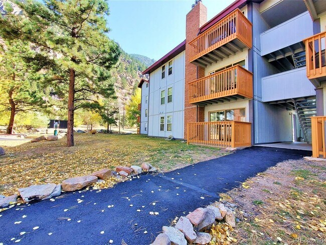 Building Photo - 1901 Clear Creek Dr