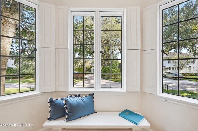 Building Photo - 3319 Pine St