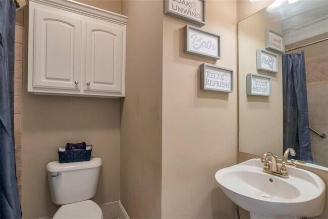 Building Photo - 415 Oxmoor Lake Dr