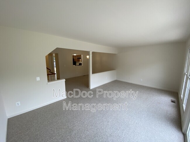 Building Photo - 106 Batley Ct