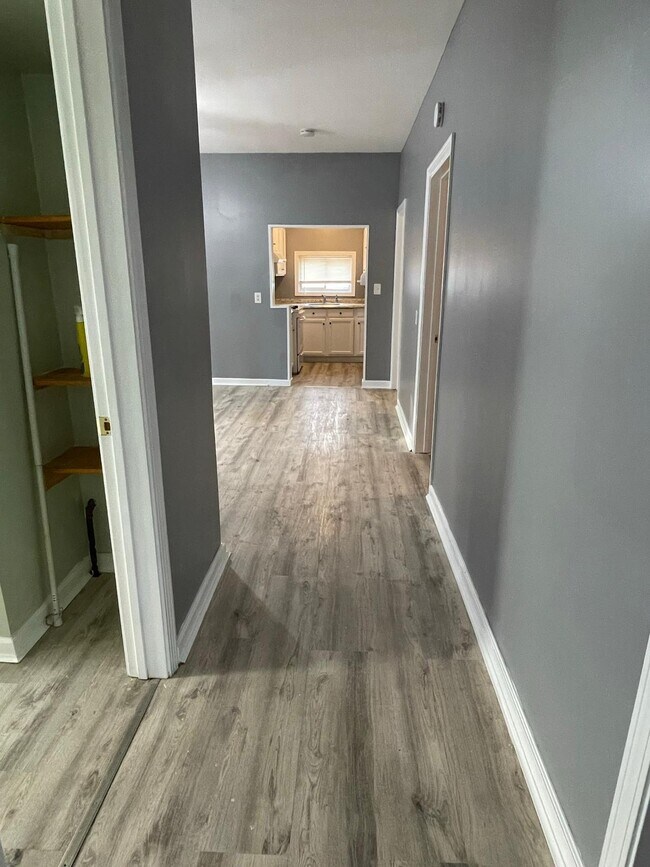 Building Photo - 137 Tecumseh St