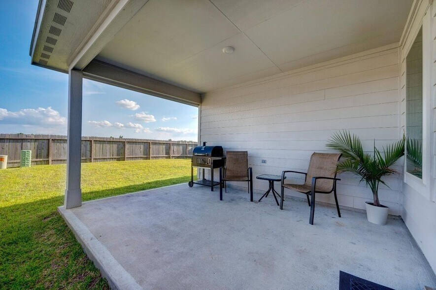 Building Photo - 22635 Busalla Trail