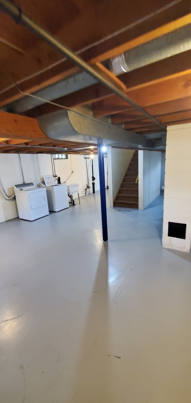 Building Photo - 1163 Higgins Ave