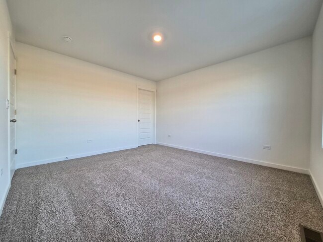 Building Photo - 2268 Barbera Dr