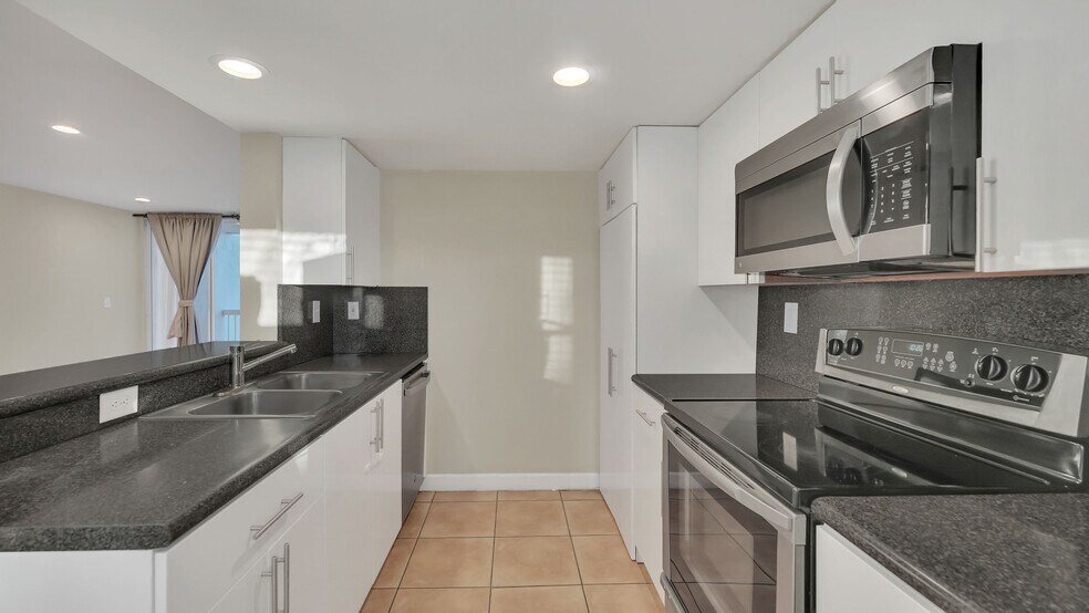 Building Photo - 4635 NW 97th Pl