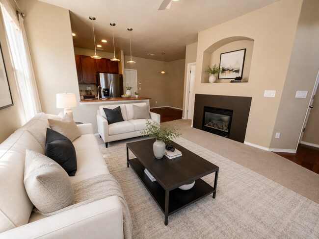 Building Photo - Stunning End Unit 3 Bedroom Townhouse in NE Colorado Springs!