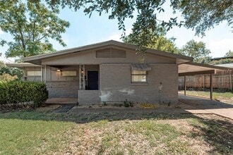 Building Photo - 6748 Hialeah Dr
