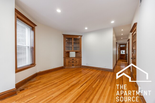 Building Photo - 3249 W Evergreen Ave