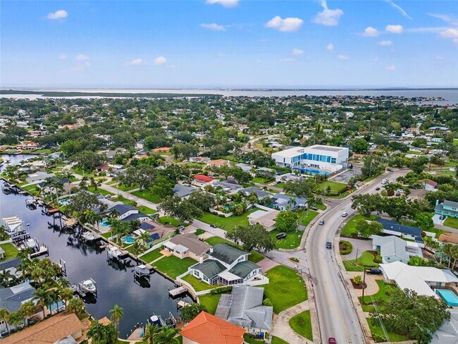 Building Photo - 4000 14th Way NE