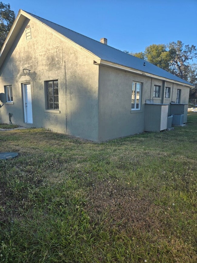 Building Photo - Charming 1-Bedroom Home for Rent in Zephyrhills!