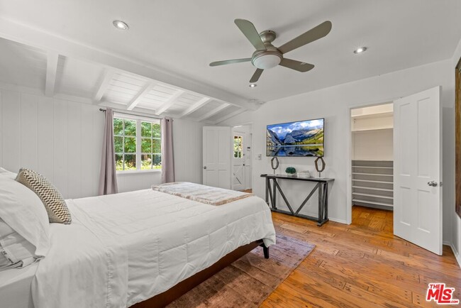 Building Photo - 23057 Sylvan St