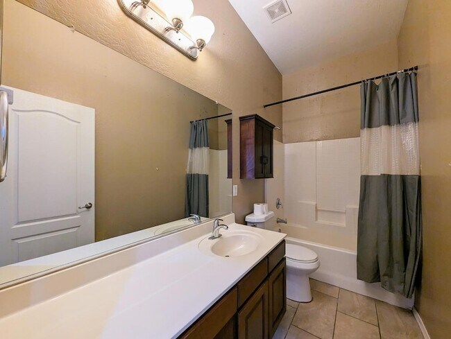 Building Photo - 3310 W Latona Rd