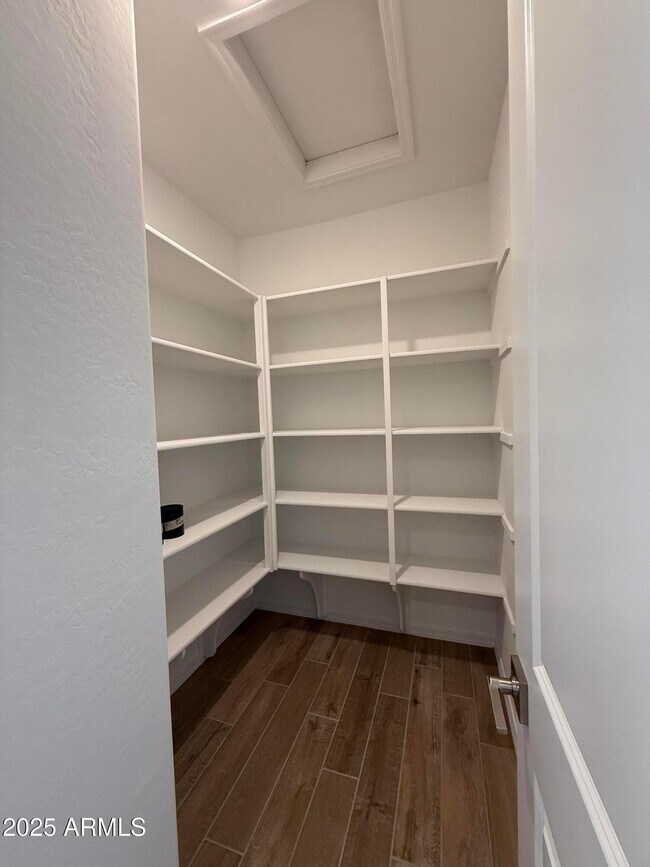 Building Photo - 10155 W Columbus Ave