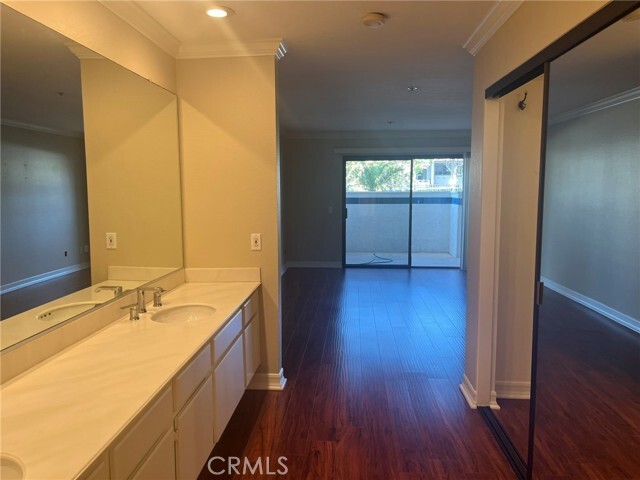 Building Photo - 220 Nice Ln