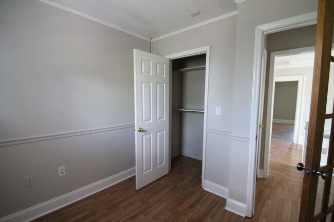 Building Photo - Exclusively Offered By Muse Realty Rentals...