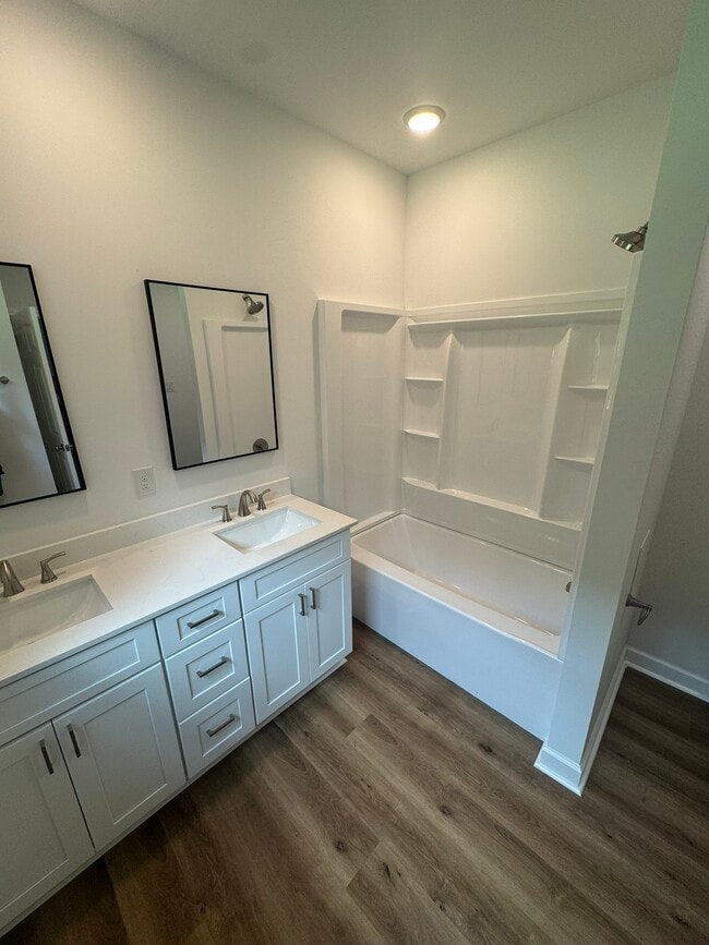 Building Photo - Hicks Duplex