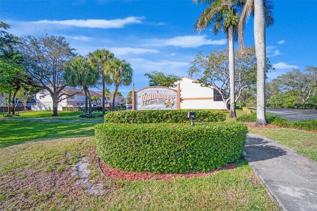 Building Photo - 4250 SW 70th Terrace
