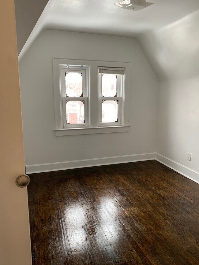 Upstairs bedroom 3 - 17130 Munich St